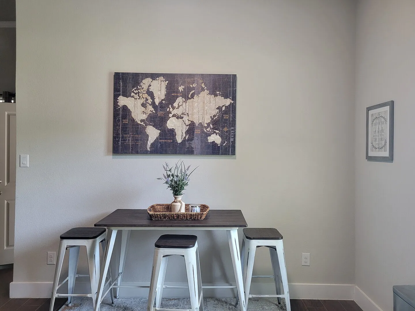 Spacious Home With Fenced Yard Close to Downtown Dallas — Photo 2