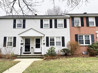 222 Sylvan Knoll Rd, Stamford, CT 06902