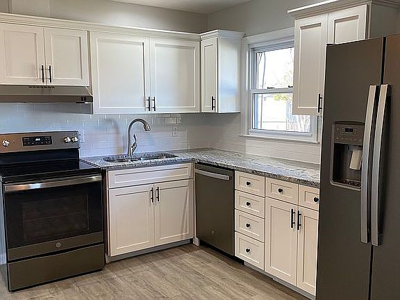 4th image of 2035 Ottawa Dr
