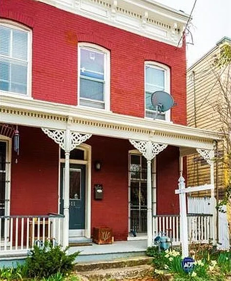 511 Saint James St — Photo 2