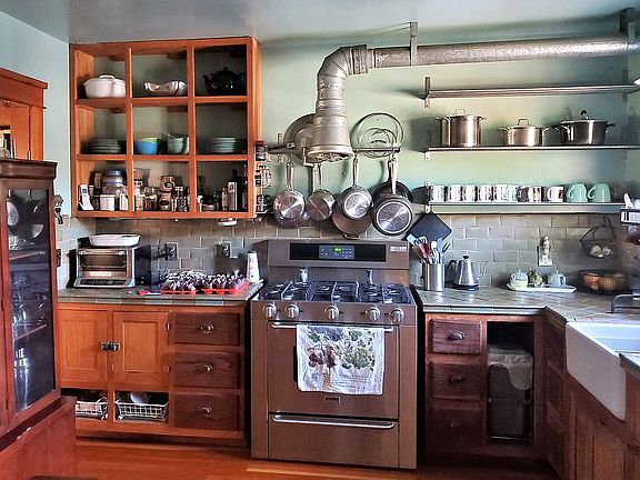 Kitchen - upgraded appliance