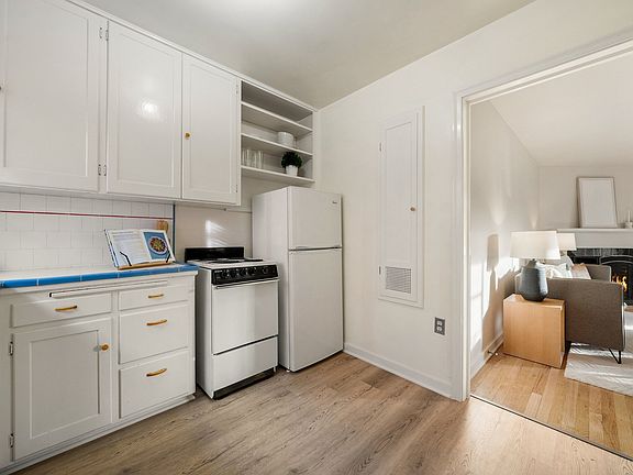 5th image of 512 Humboldt St