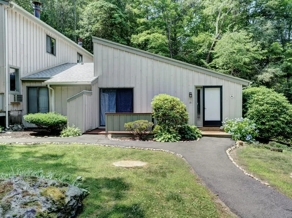 15 Wauwinet Court #15, Guilford, CT 06437