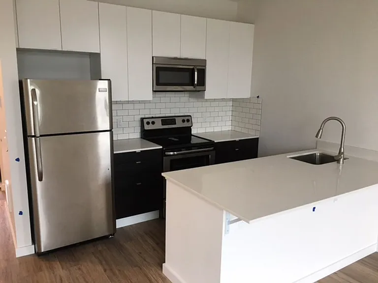 88 SE 24th Ave — Photo 3