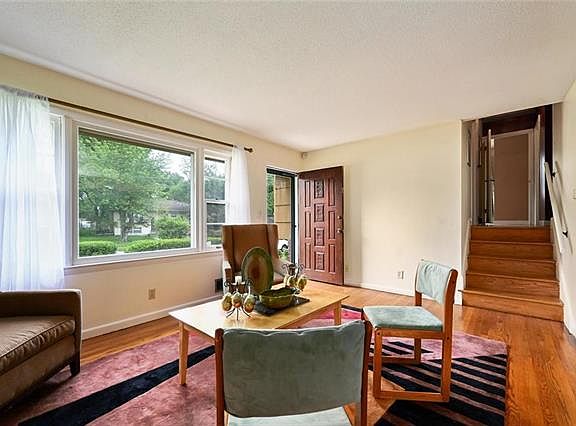 3rd image of 4900 Crescent Dr