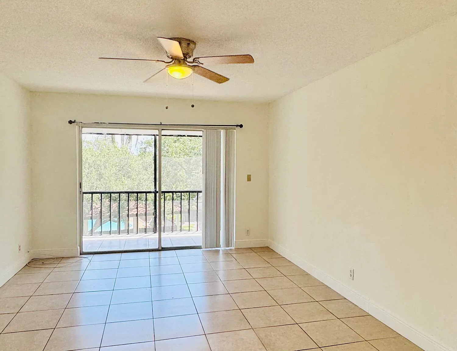 2 bed, 2.0 bath, 936 sqft, $2,100 — Photo 3