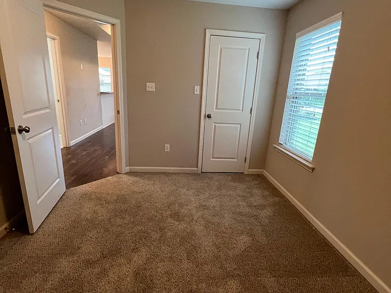 13712 Fox Hill Dr — Photo 28