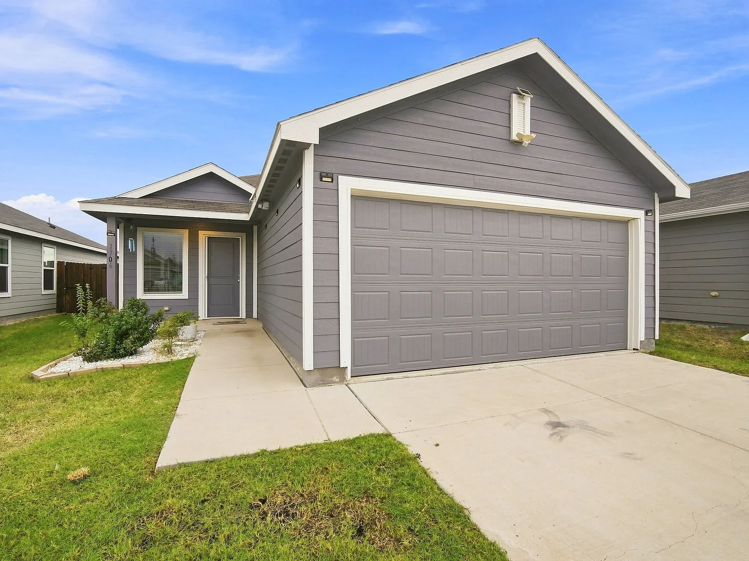 3 bed, 1266 sqft, $1,895 — Photo 1