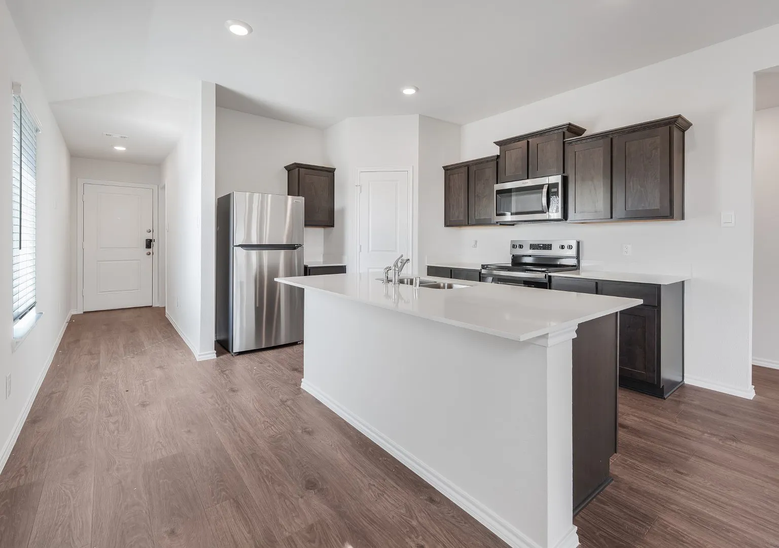 1715 Potomac Ln — Photo 2