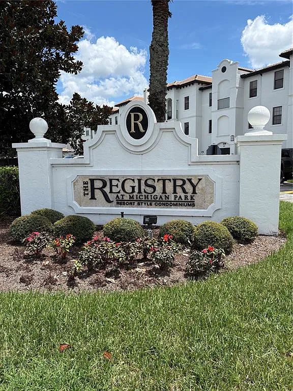 2 bed, 2.0 bath, 1054 sqft, $1,750 — Photo 2