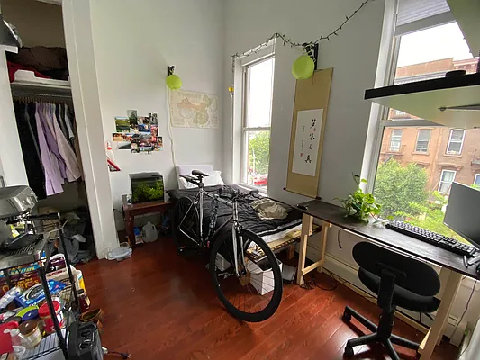 Rented by Premier Metro Realty Corp | media 21