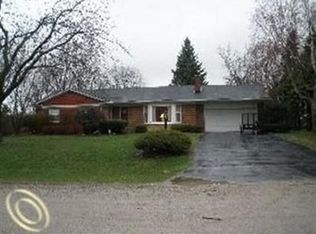 1050 Frankel Ln, Bloomfield Hills, MI 48302