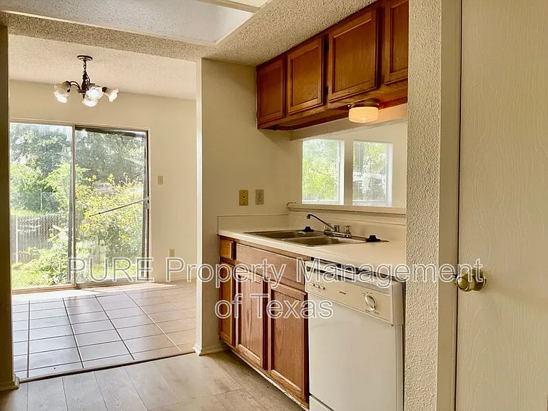 12120 Thompkins Dr #B — Photo 7