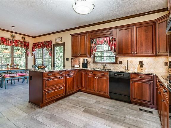 4th image of 236 Westwood Dr NW