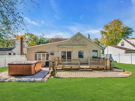 4th image of 1308 Sunnyfield Dr