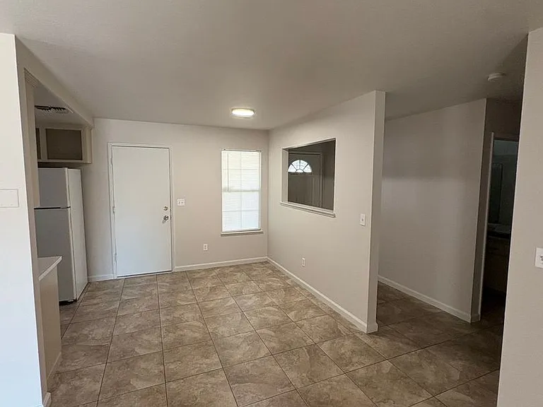 1148 Gladys Way — Photo 3