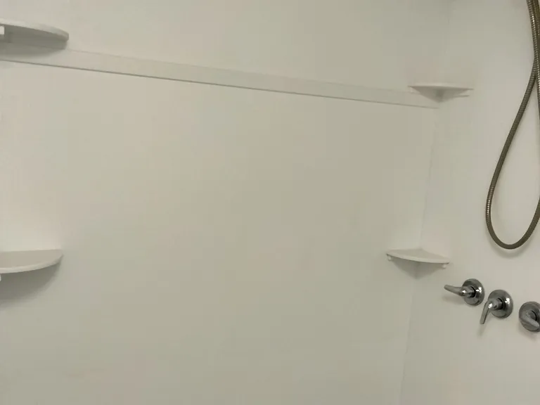 Shower/Tub