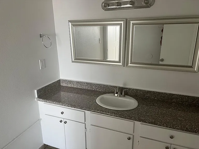 15825 Saticoy St #17 — Photo 8