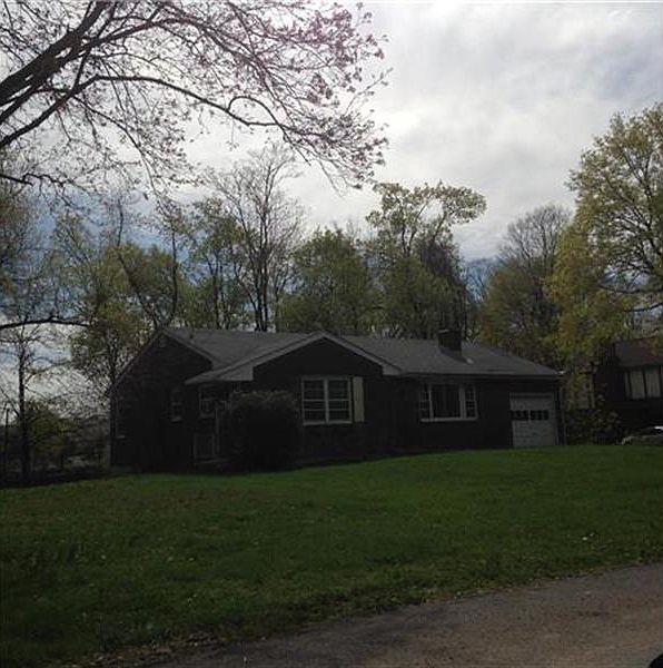 1st image of 21 Fernandez Ave