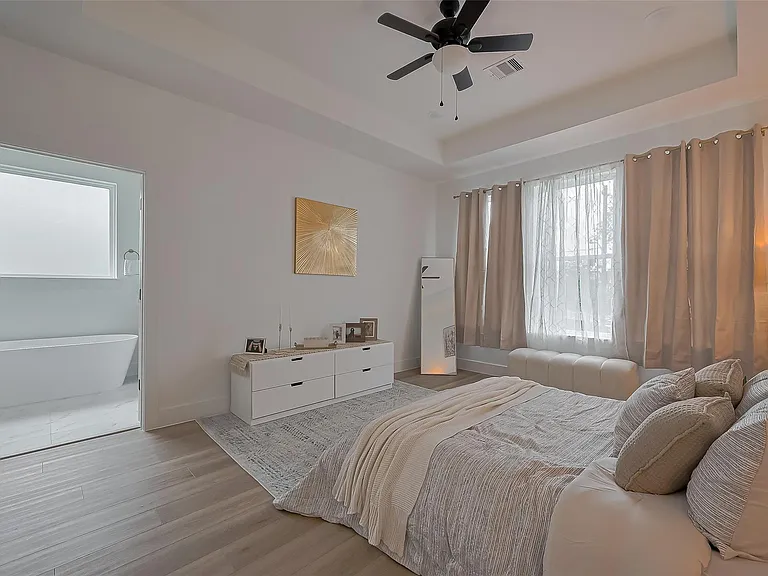 776 Mansfield St — Photo 33
