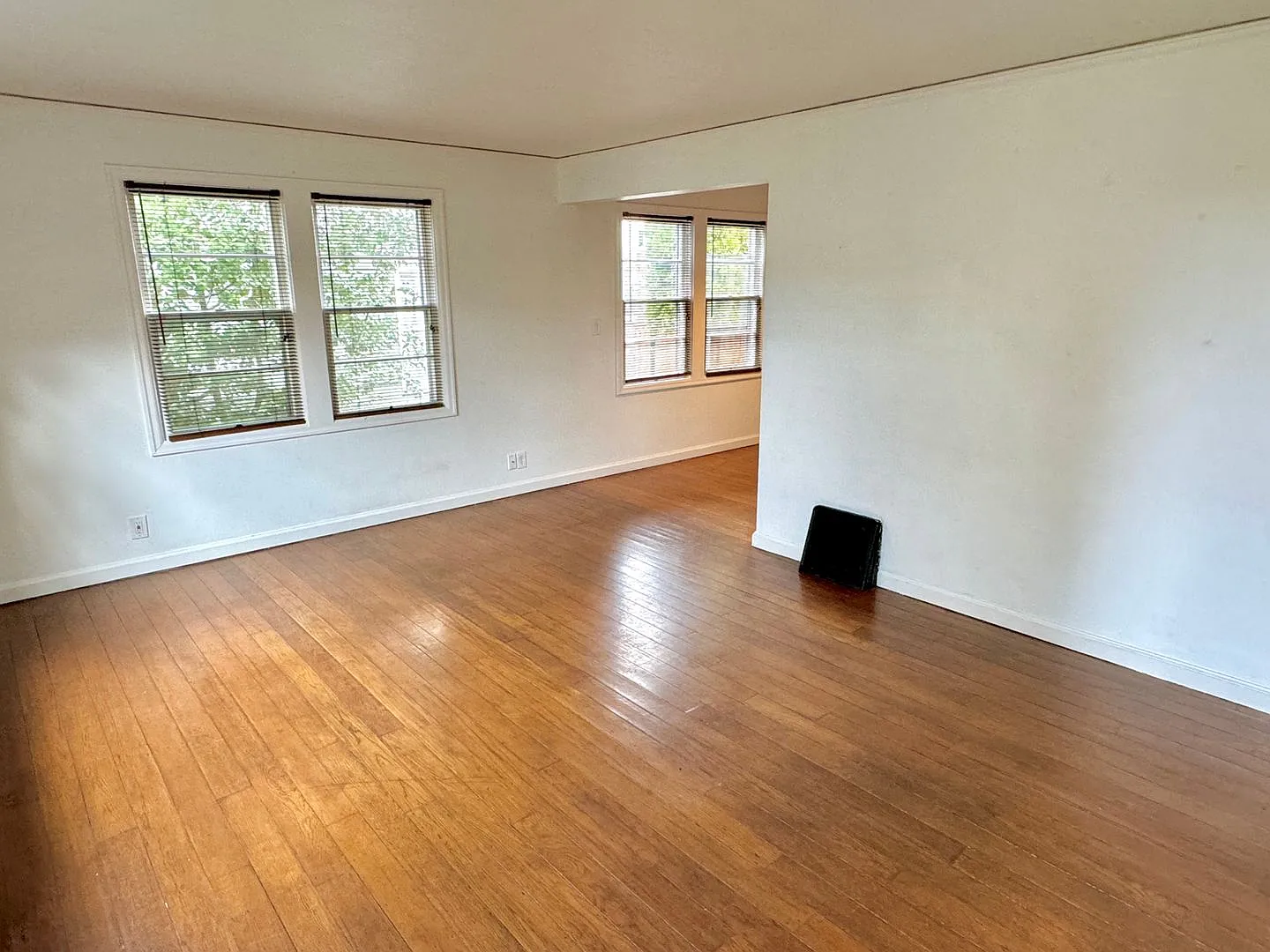 Montavilla Bungalow with Hardwoods, Fenced Backyard, Large Basement — Photo 2