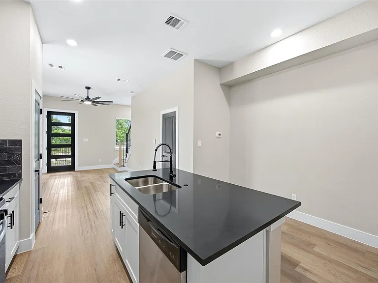 6101 Shotwell St #A — Photo 8