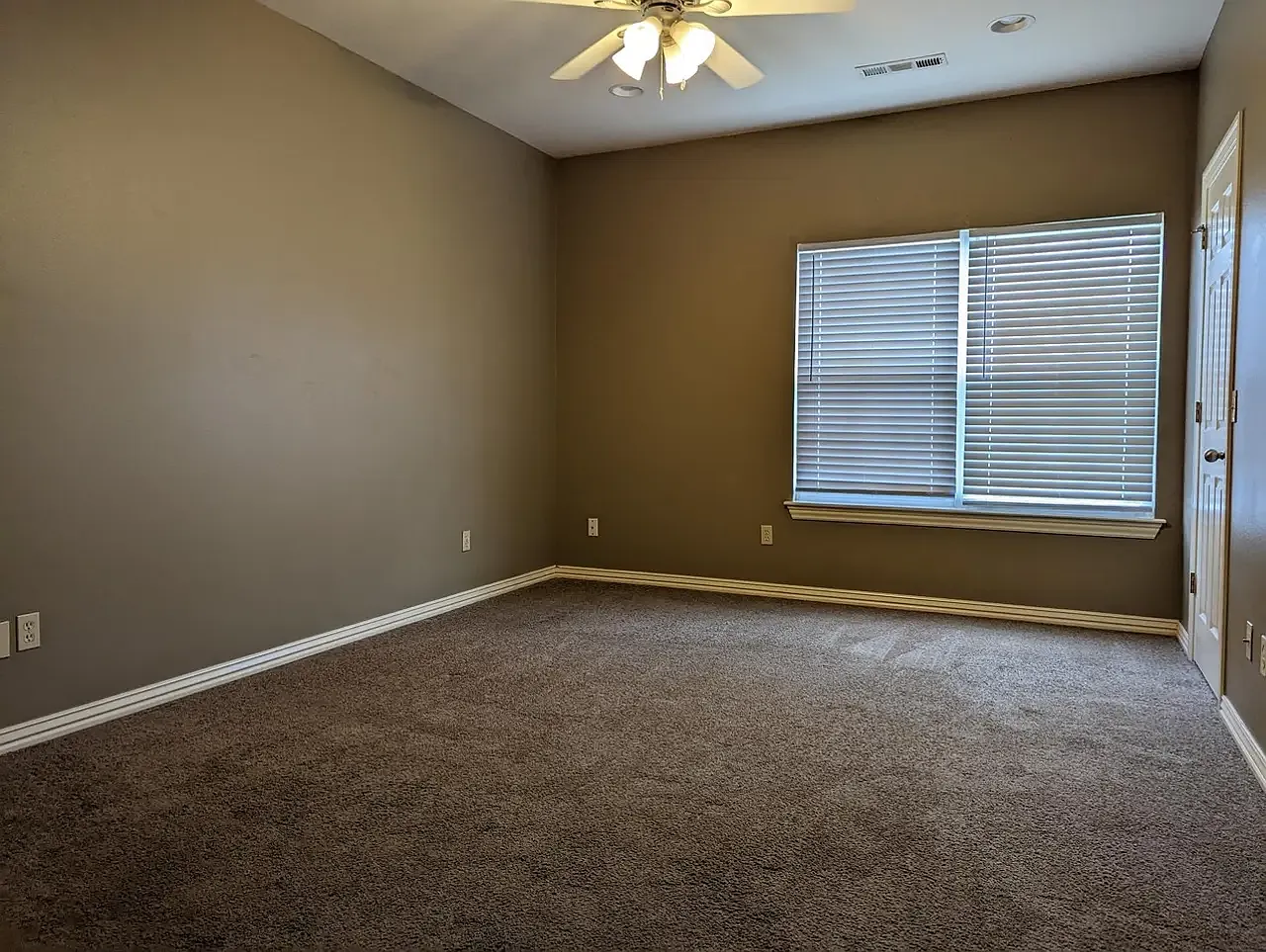 2558 N Oakland Zion Rd — Photo 4