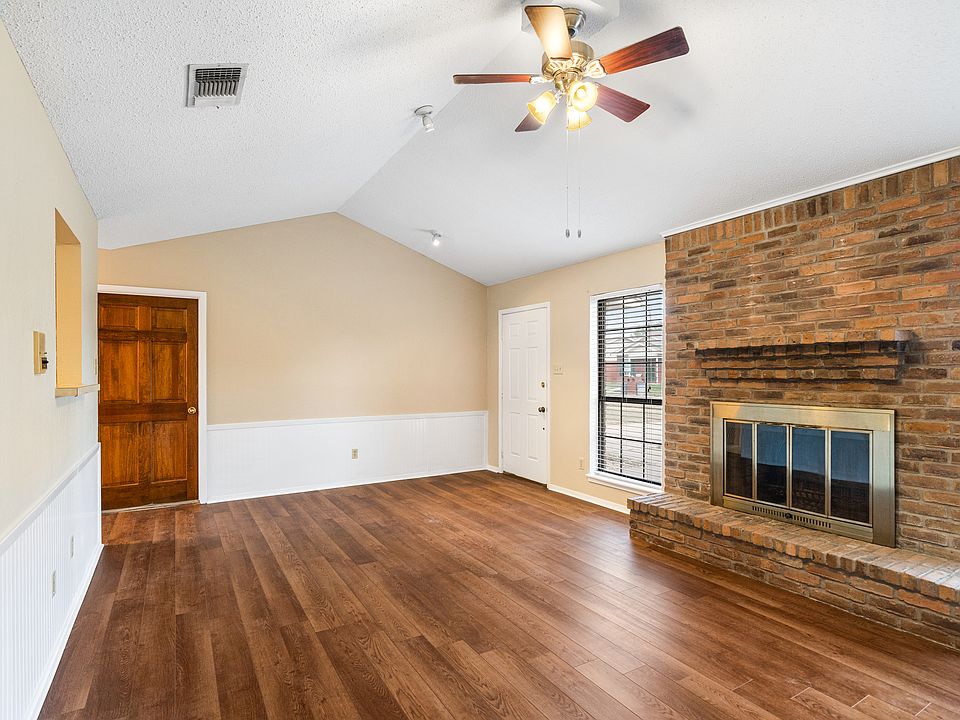 1st image of 1876 Woodside Ln