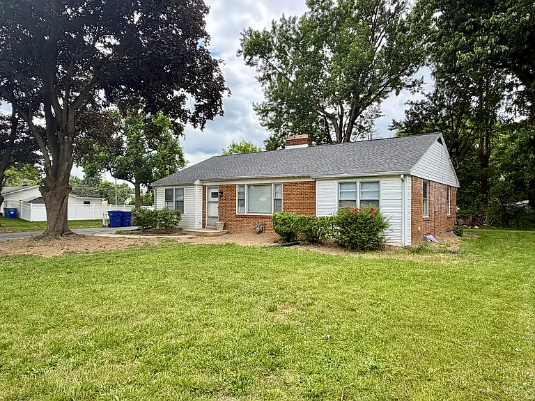 360 S Findlay St — Photo 2
