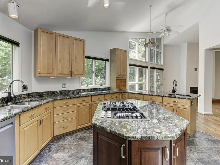 10373 Currycomb Ct — Photo 5
