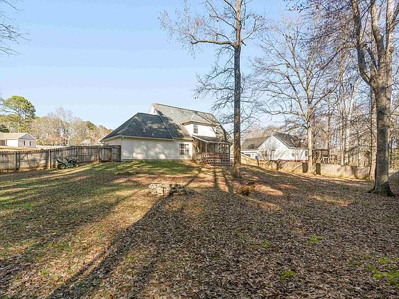 4th image of 107 Woodland Cir