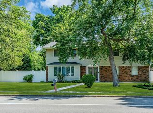 1296 Townline Rd, Hauppauge, NY 11788
