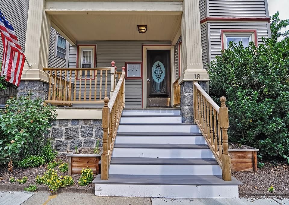 2nd image of 18 Hallam St #3