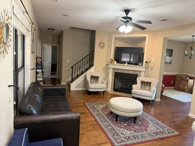 3522 Golden Valley Ln — Photo 6