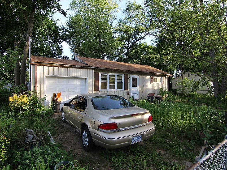 2nd image of 54 Willow St