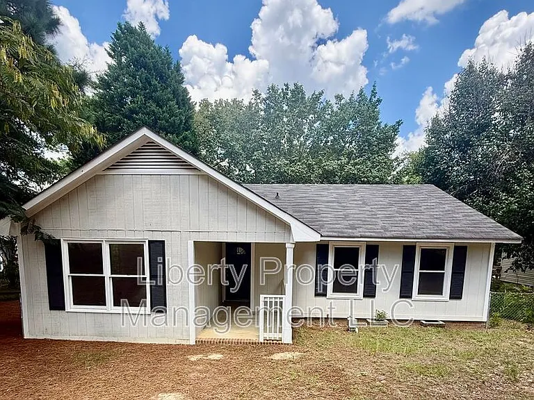 512 Nottingham Dr — Photo 1