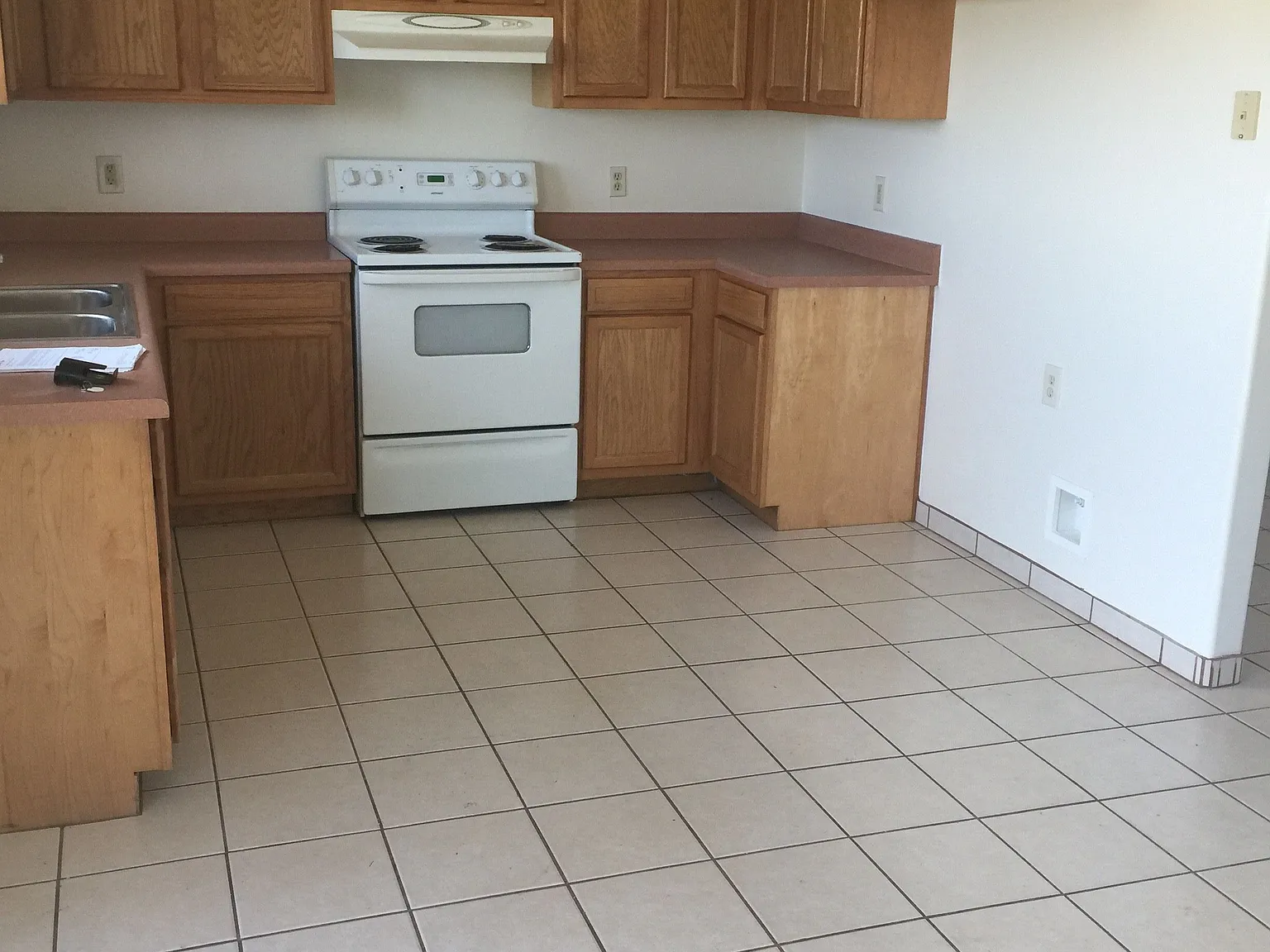3 bed, 2.0 bath, 1400 sqft, $1,500 — Photo 2
