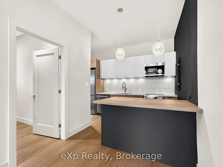 24 Wellington St #12 — Photo 12
