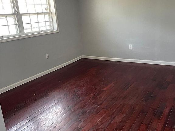 4th image of 16916 Magnolia Dr