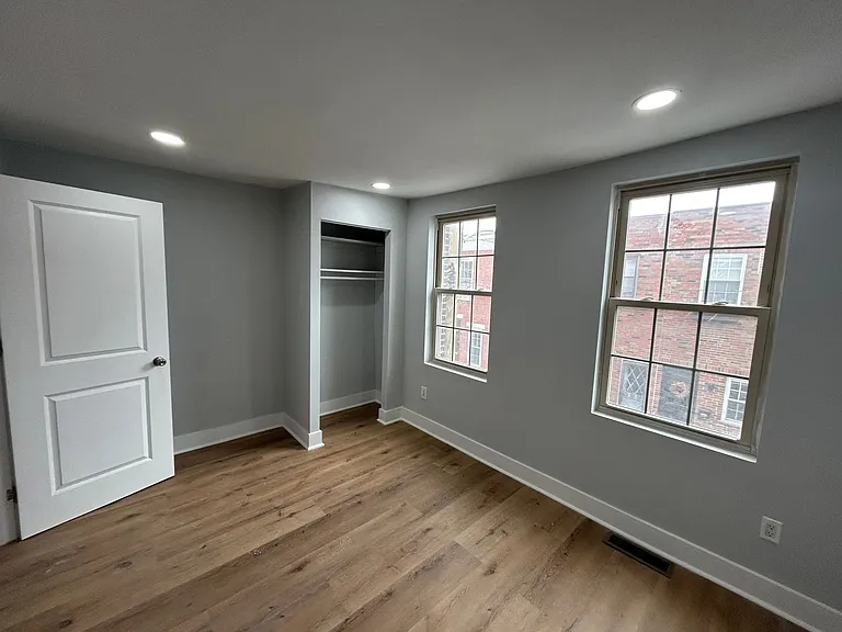 1049 Mercy St — Photo 15