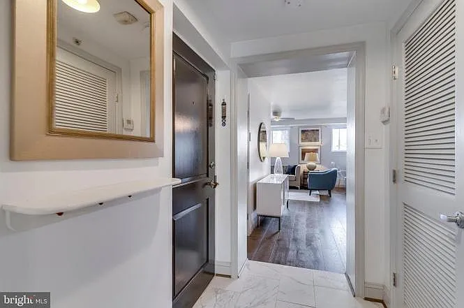 2 bed, 911 sqft, $3,000 — Photo 2
