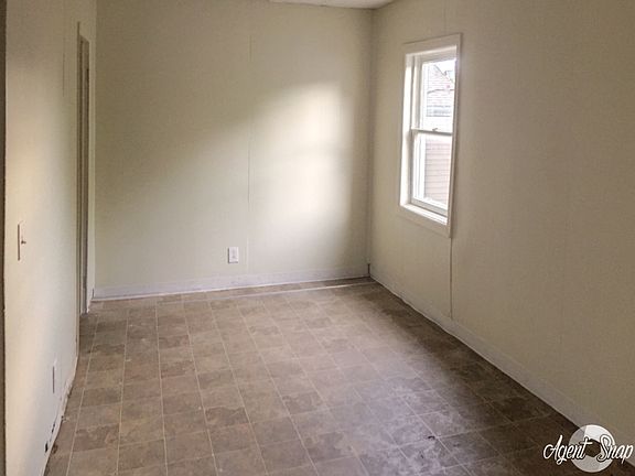4th image of 48 Elmwood Ave #2