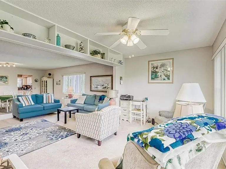 Florida room

 *This unit is unfurnished. All furniture has been removed.