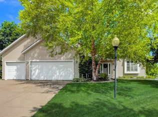 516 Eastern Trl, Mukwonago, WI 53149