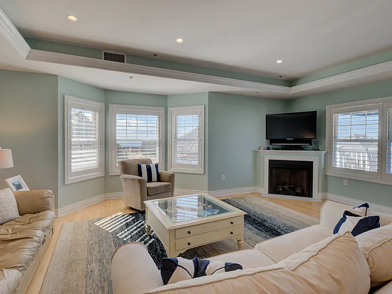 124 Bay St #R2 — Photo 11