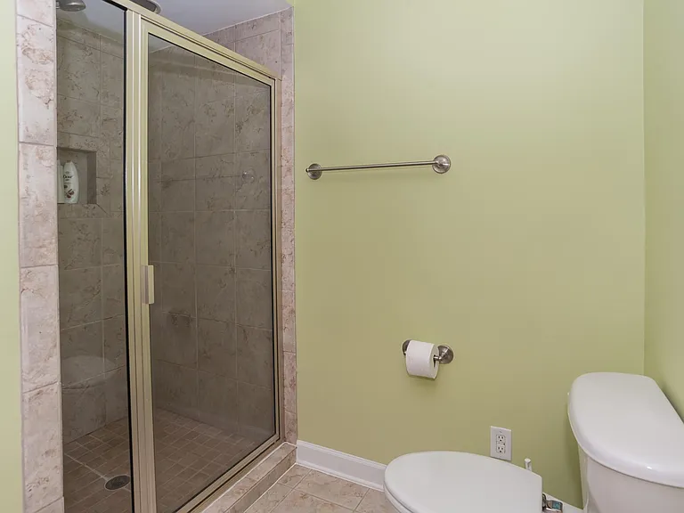 Master Bedroom bathroom