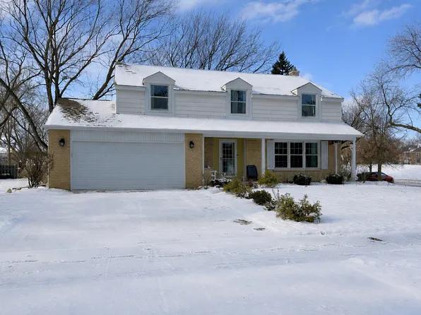 1557 Chickasaw Dr, Naperville, IL 60563