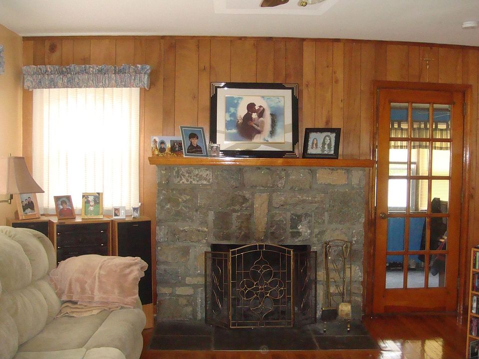 2nd image of 14 Lakeview Ter