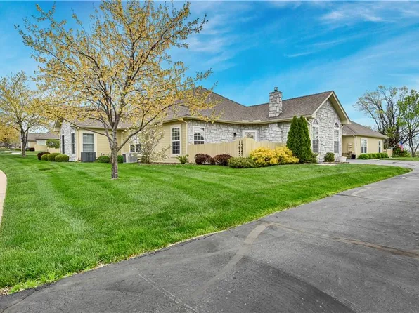 13945 Kenneth Ct, Leawood, KS 66224