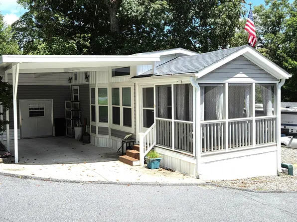 58 Kortney Lynn Ln, Flat Rock, NC 28731